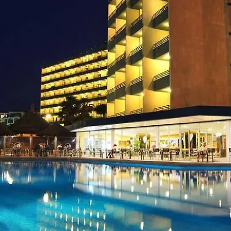 Vibra Beverly Playa فندق